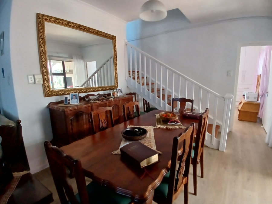 3 Bedroom Property for Sale in Heuningkloof Western Cape